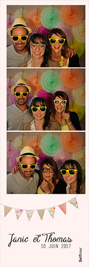 Impression d'une photo en bandelette / marque page par un photobooth de mariage