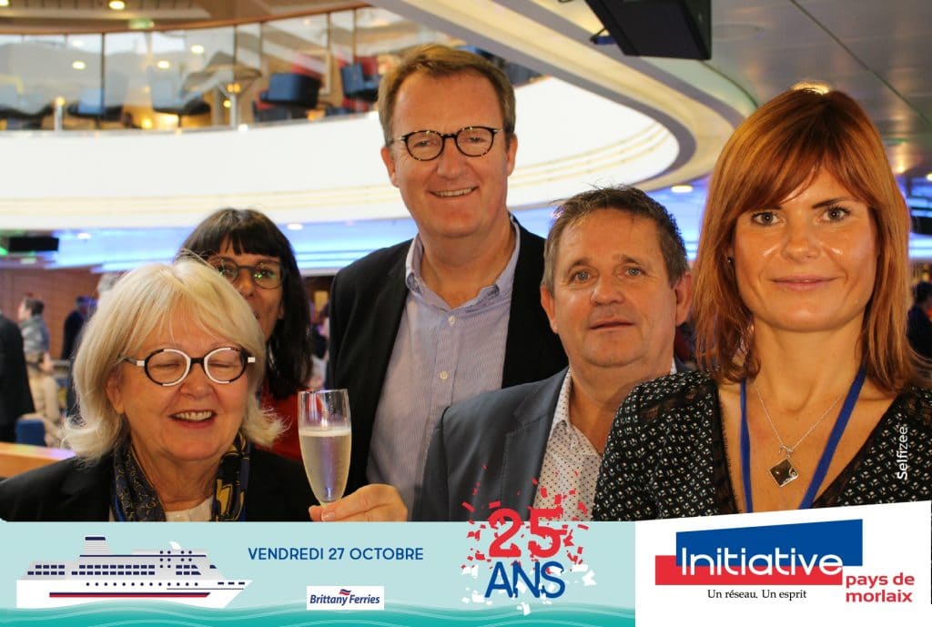 Photo borne selfie format paysage pour les 25 ans d’Initiative Pays de Morlaix à Roscoff sur la Brittany Ferries