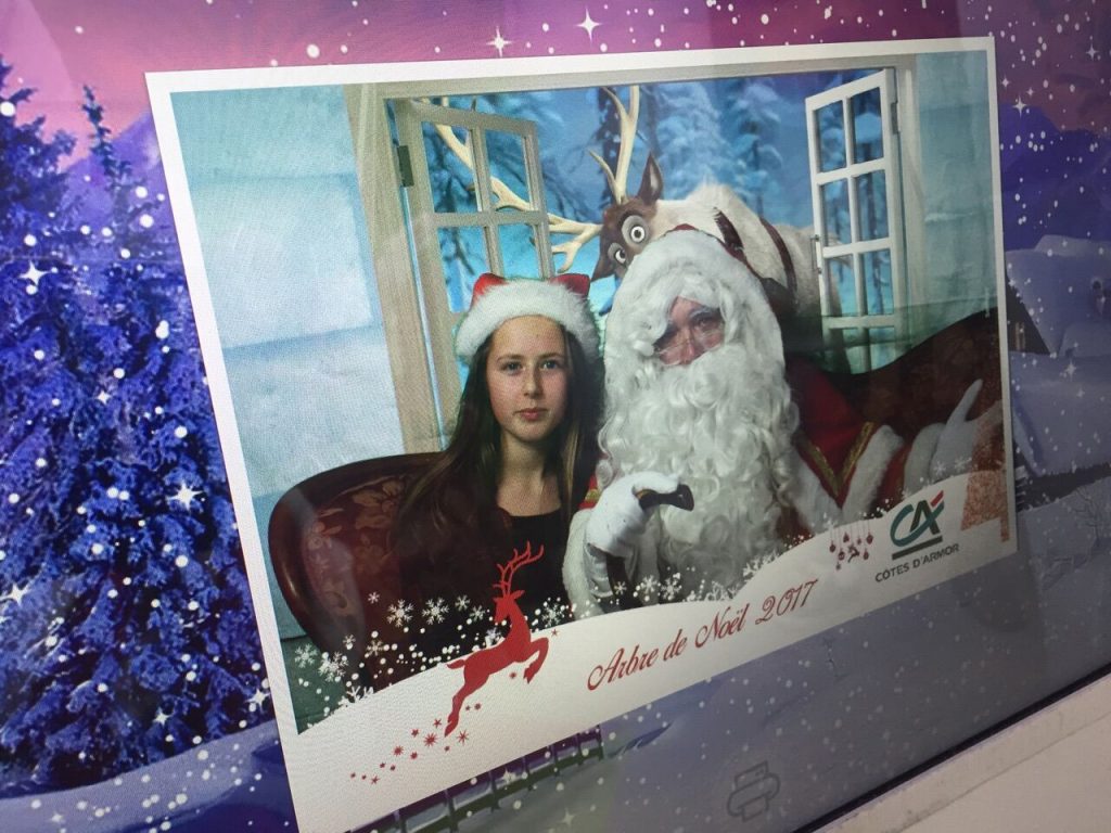 Photo souvenir de Noël format aysage par une borne photo selfie Selfizee pour le Crédit Agricole, Saint-Brieuc