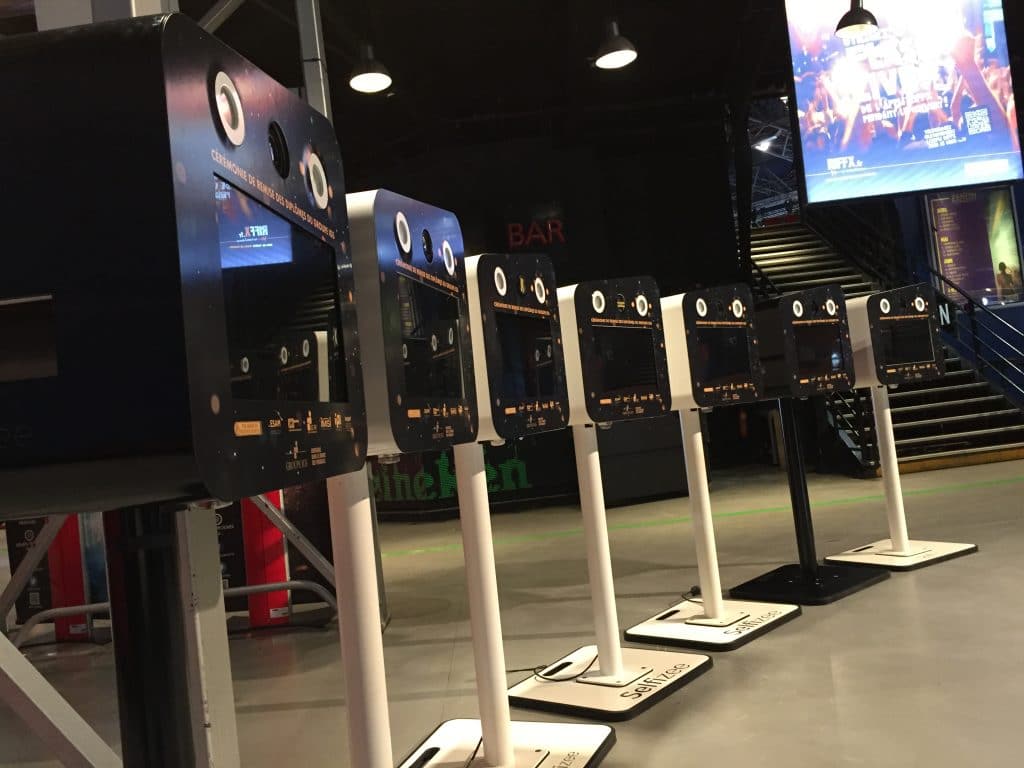 7 bornes photos selfie de Selfizee au Zenith de Paris pour la soirée remise de diplômes du groupe IGS