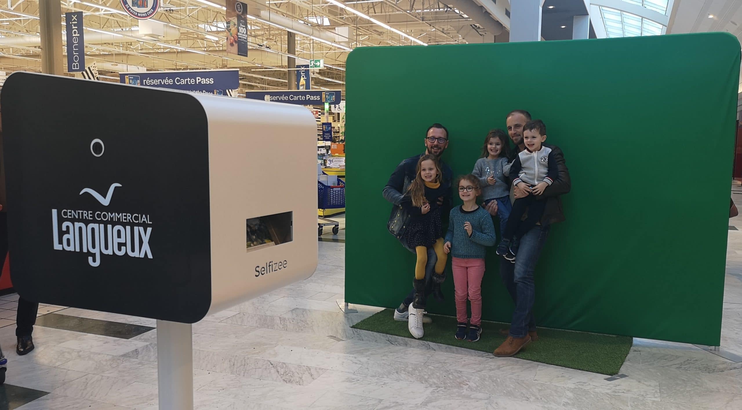 Borne photo et animation selfie fond vert 2019 au Carrefour Langueux à côté de Saint Brieuc