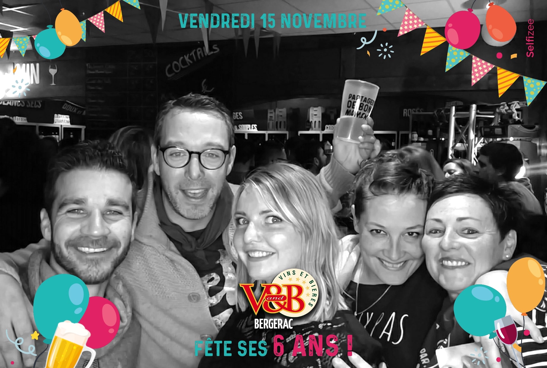 Séance selfies avec borne photo connectée animation anniversaire V and B Bergerac 2019 - photobooth à louer en Dordogne avec impressions photos