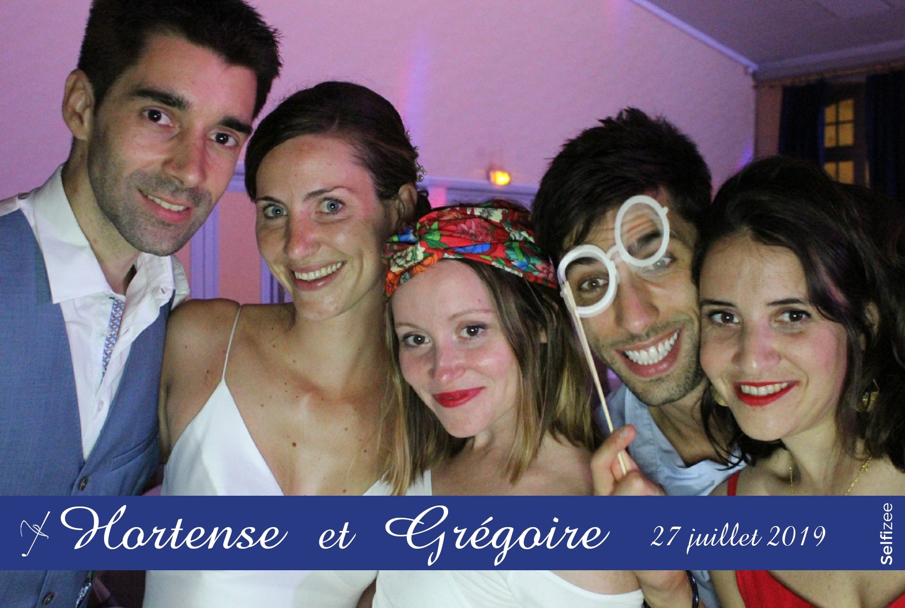 Animation selfie box mariage à Bordeaux et en Gironde avec impressions photos personnalisées