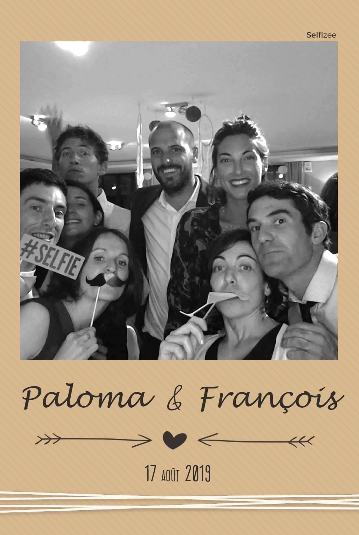 Photobooth connecté et selfies personnalisés mariage - location borne photo Niort et en Deux Sèvers pour animation mariage, anniversaire, fête, soirée, baptême