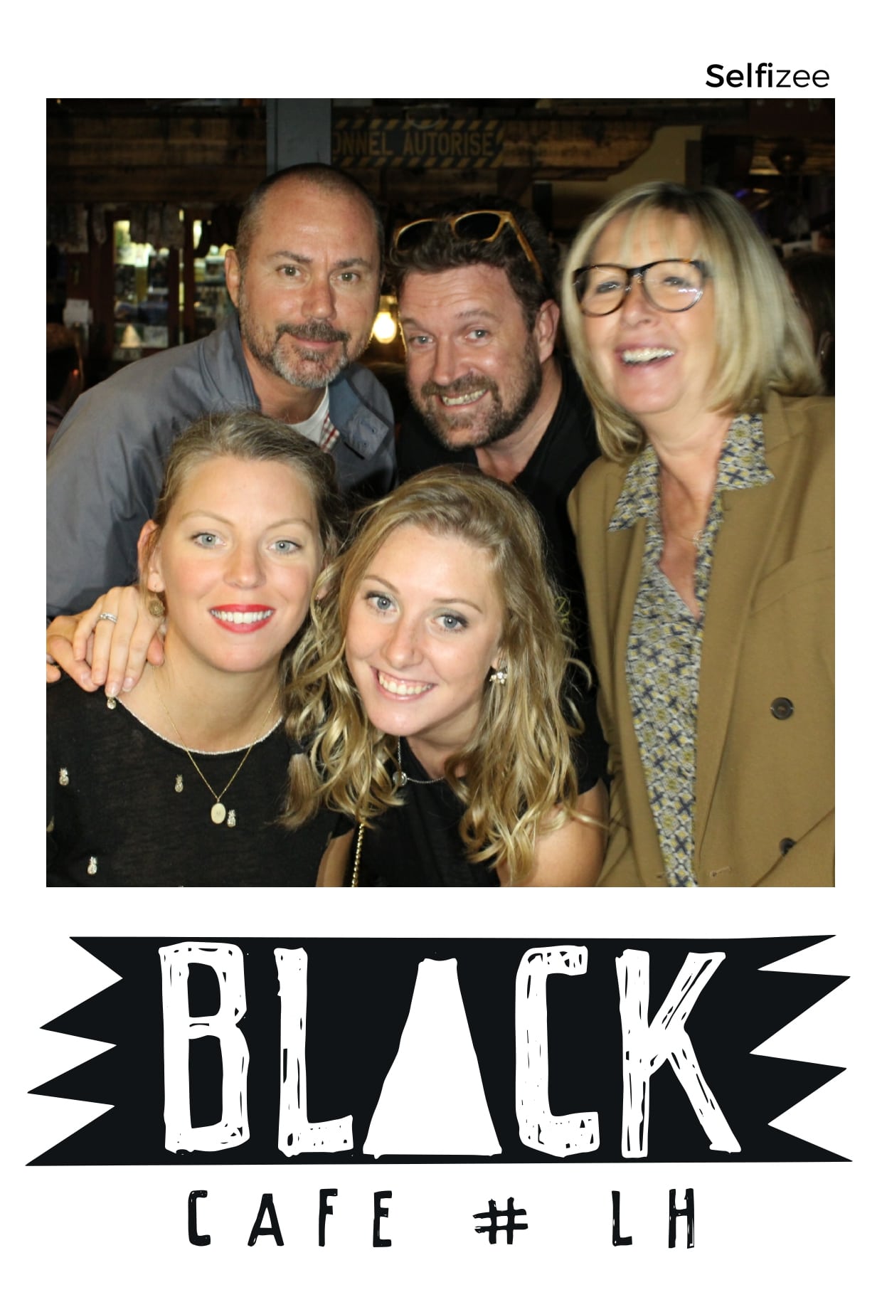 Borne photo soirée anniversaire du bar Black Café Le Havre - animation selfie avec impressions pour les clients