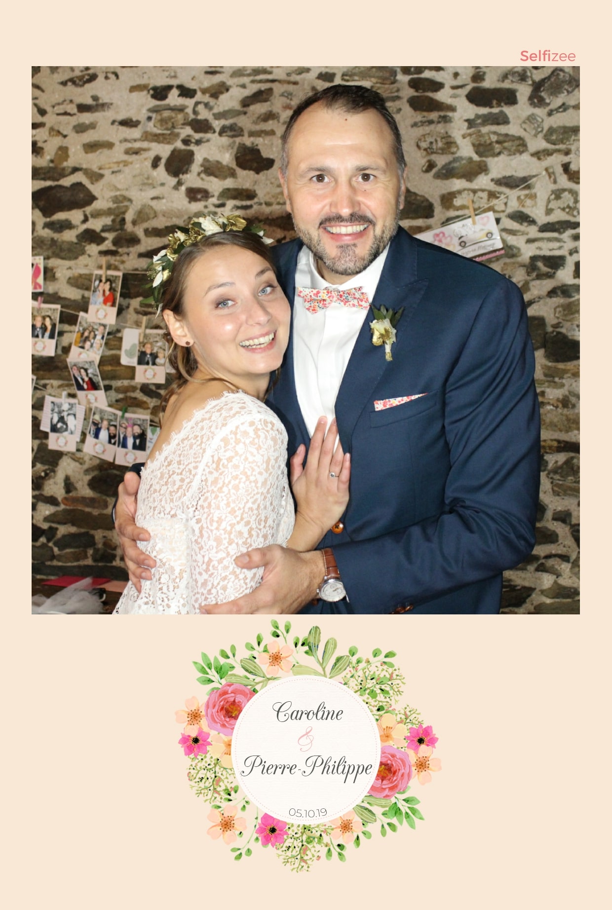 Borne photo pour animation mariage avec selfies personnalisés à Nantes - location photobooth avec imprimante pour mariage ou fête