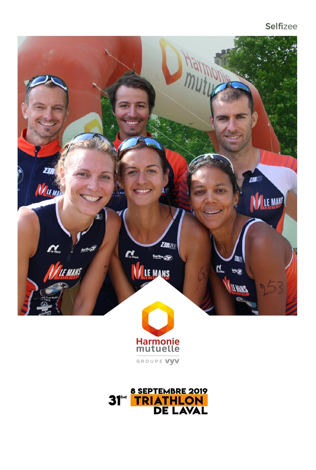 Animation selfie personnalisé au stand Harmonie Mutuelle du triathlon Laval 2019 et photobooth connecté avec impressions photos des participants et visiteurs