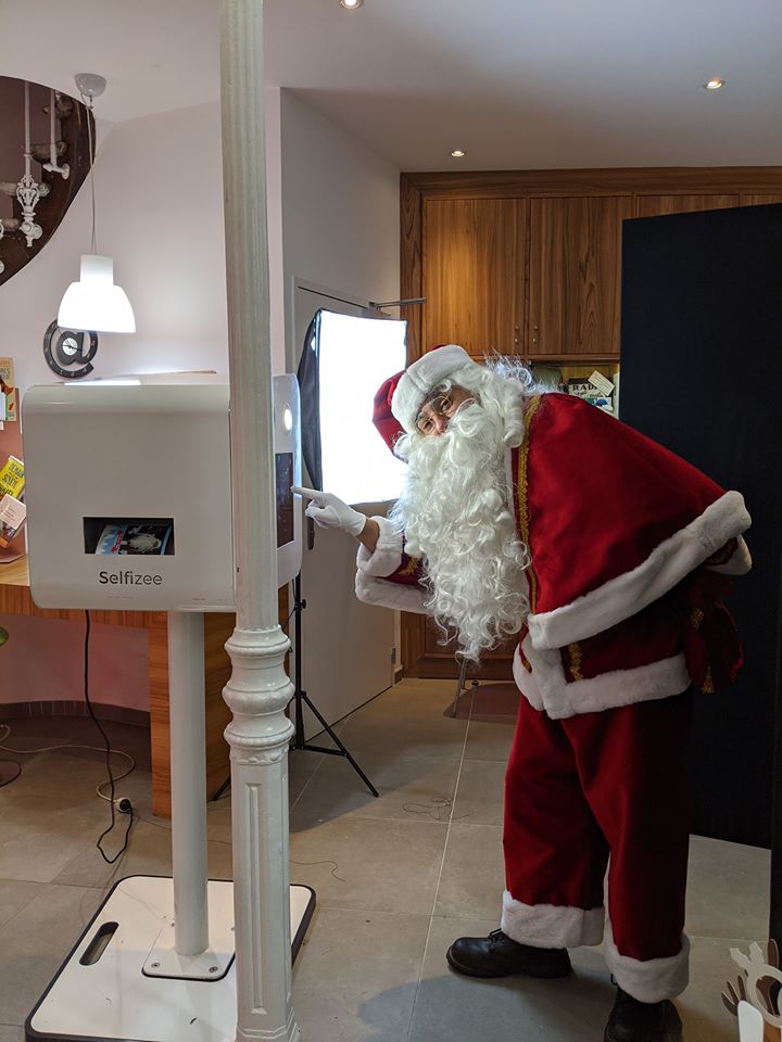 Borne photo connectée animation selfie au marché de Noël Gap 2019 en Auvergne Rhône Alpes avec impressions photos des visiteurs