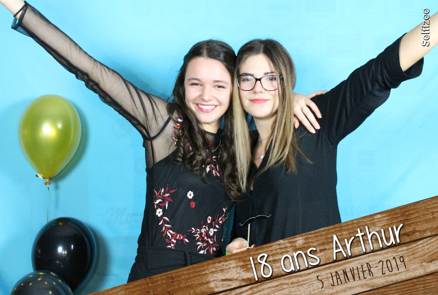 Animation photo anniversaire personnalisée avec photobooth connecté - borne photo à louer anniversaire Strasbourg / Bas Rhin avec impressions selfies