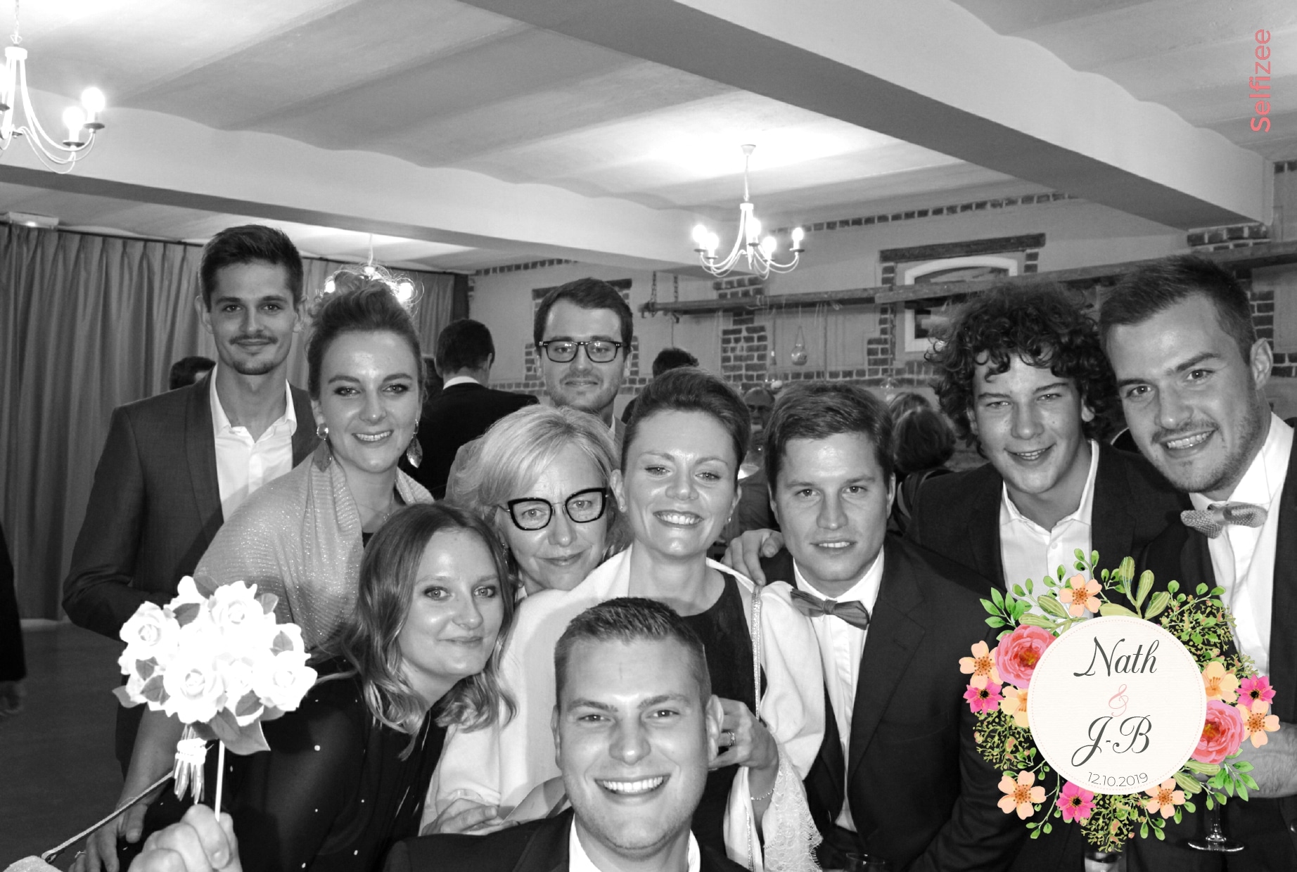 Photo mariage filtre noir et blanc avec borne selfie à louer pour animation mariage à Rouen et en Seine Maritime