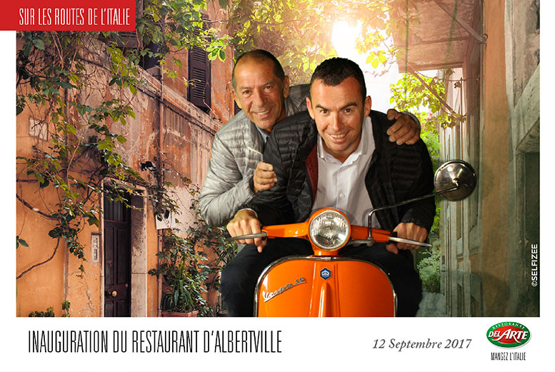 Borne photo et animation fond vert à l'inauguration du restaurant Del Arte Albertville en Savoie avec impressions photos