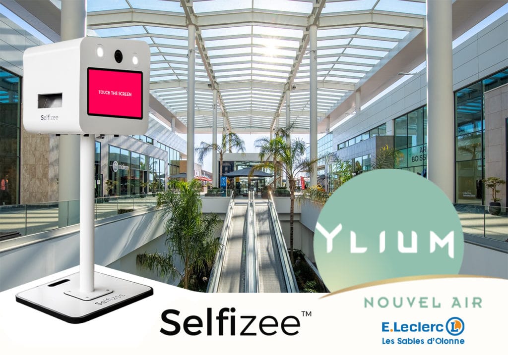 Achat d'une borne photo connectée Selfizee par le centre commercial Yluim situé aux Sables d'Olonne, Pays de la Loire