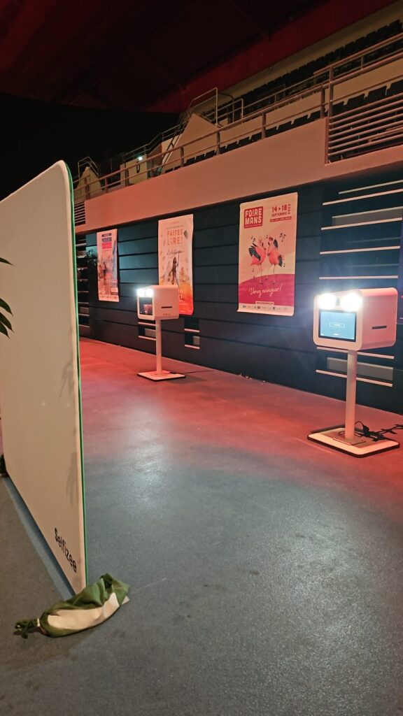 Installation de plusieurs photobooths à l'événement des vœux du Maire au Mans