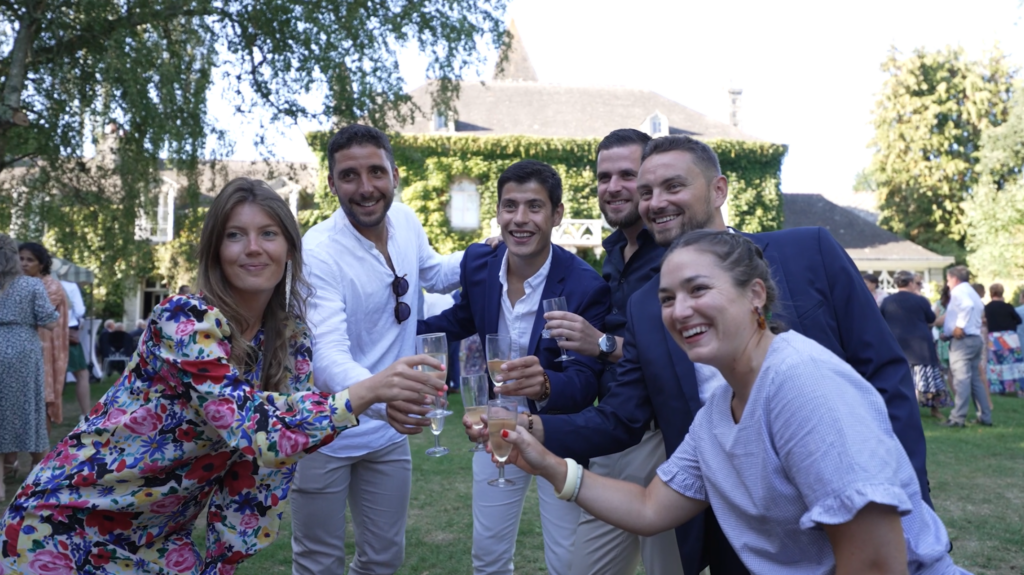 convivialité capturé avec un photobooth lors des mariages