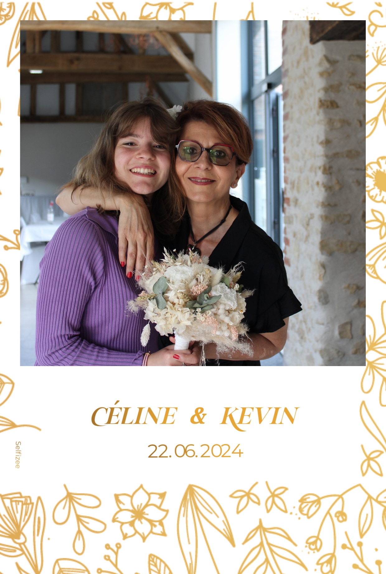 Fête de mariage animée avec une borne photo